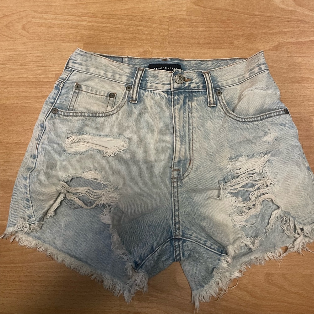 Aeropostale light wash size 6 high rise shorty shorts